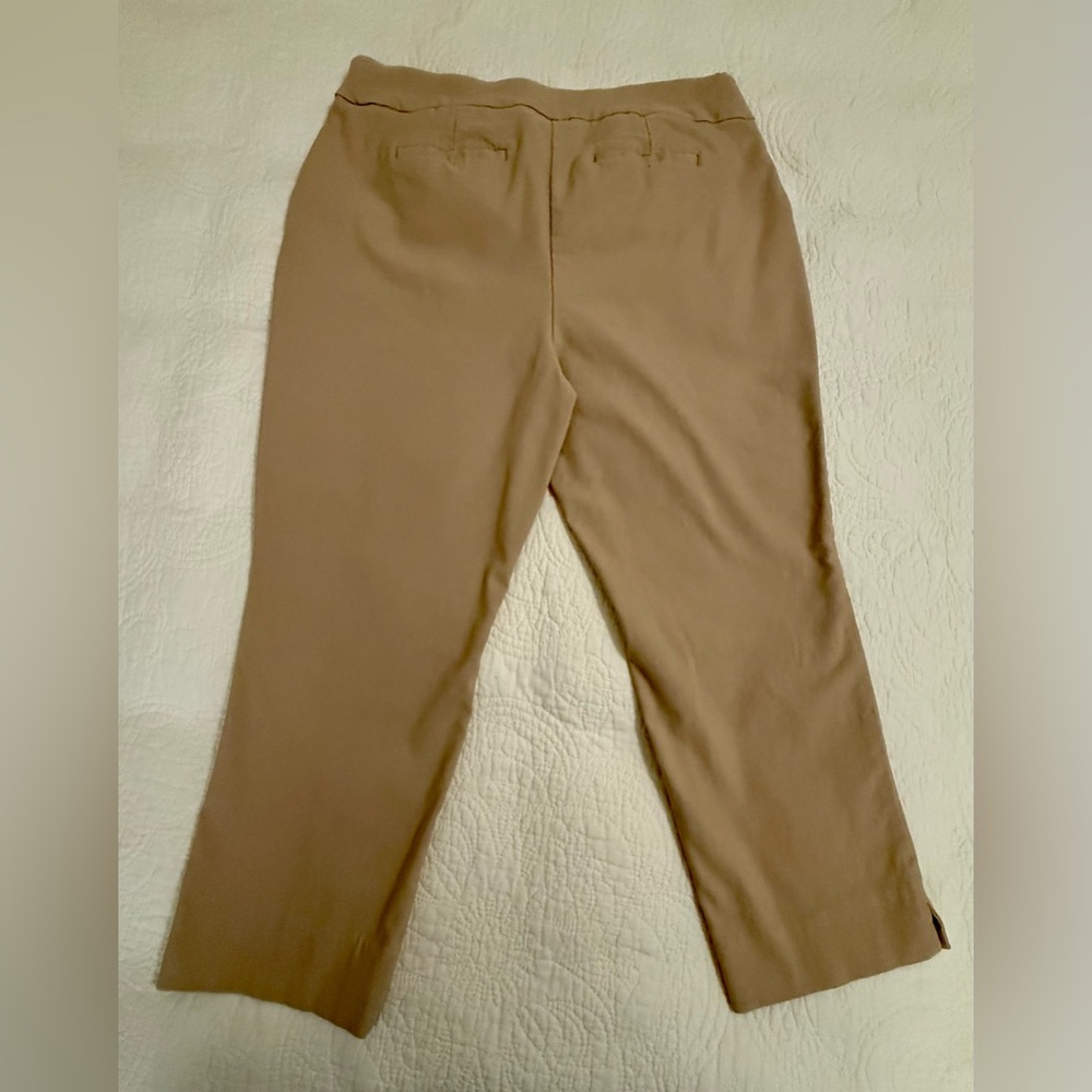 Chico's Bridget Classic Beige Crop Pant. Size 1.5P